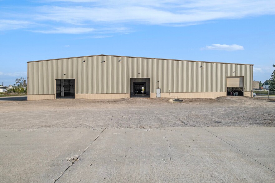 More Photos Of 4072 Flint Asphalt Dr, Burton Distribution For Sale