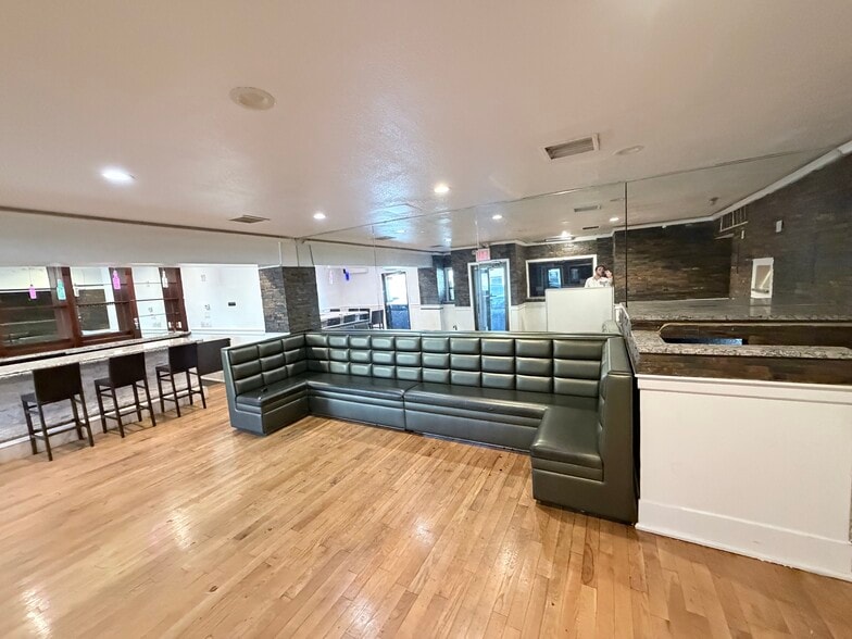 More Photos Of 19401 Linden Blvd, Saint Albans General Retail For Lease