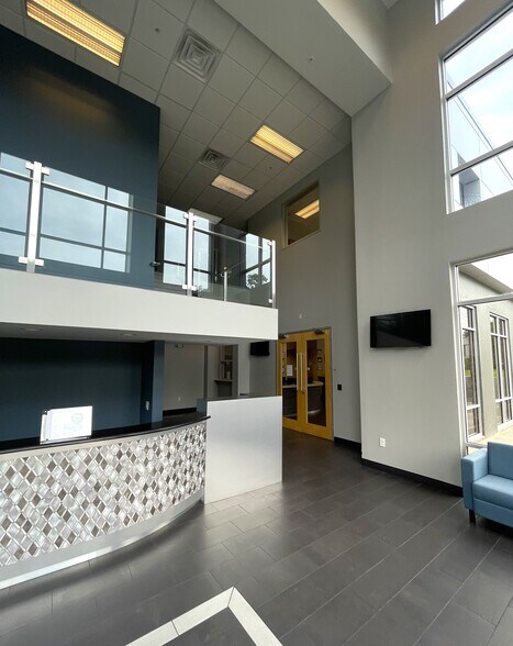 More Photos Of 5402 W Laurel St, Tampa Loft Creative Space For Sale