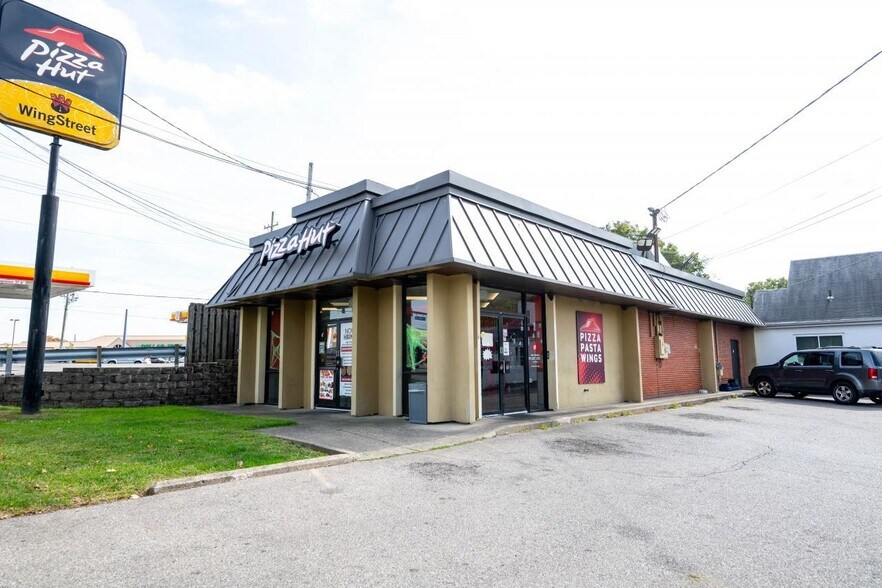 Primary Photo Of 913-915 W Galbraith Rd, Cincinnati Auto Repair For Sale