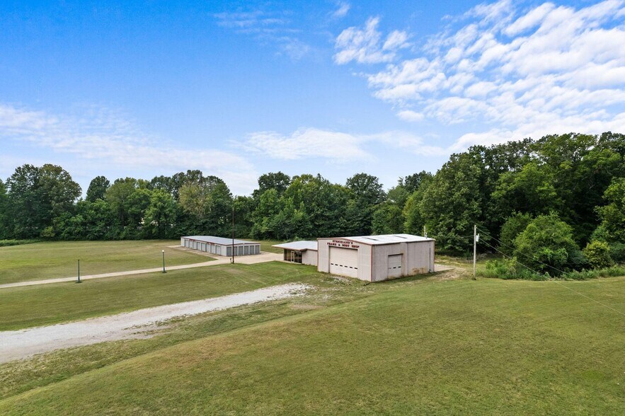 More Photos Of 504 S Harper Rd, Corinth Showroom For Sale