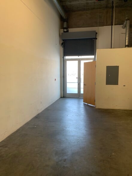 More Photos Of 1458 S San Pedro St, Los Angeles Freestanding For Sale