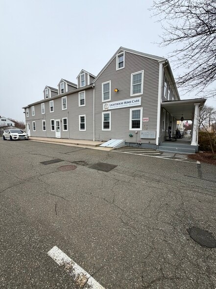 More Photos Of 129 Main St, Old Saybrook Apartments For Lease