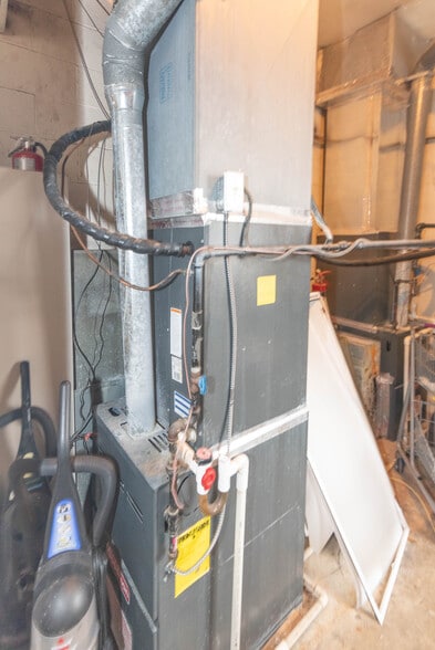 More Photos Of 5900 York Rd, Baltimore Storefront Retail Office For Sale