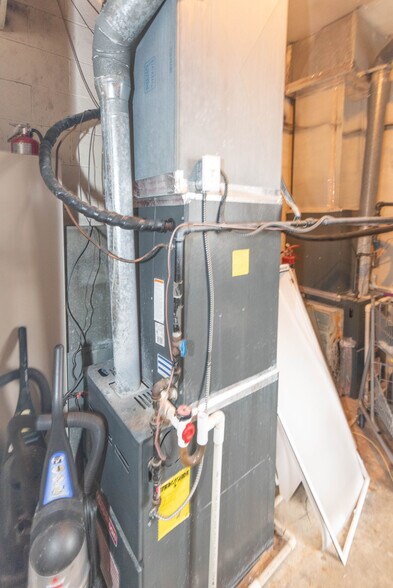 More Photos Of 5900 York Rd, Baltimore Storefront Retail Office For Sale