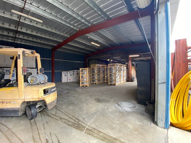 More Photos Of 20663-5 Santa Clara St, Canyon Country Warehouse For Sale