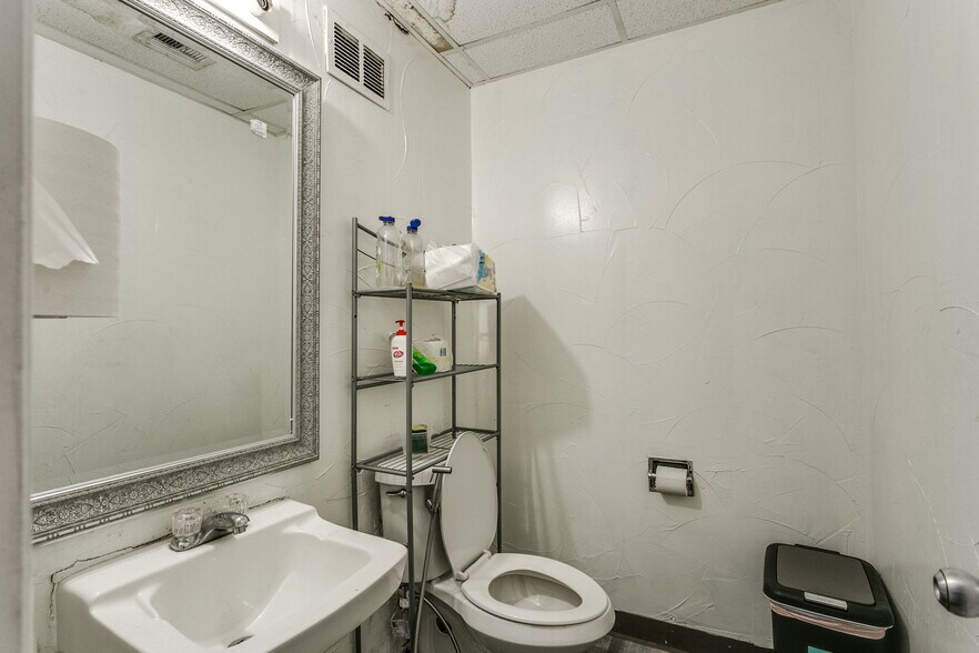 More Photos Of 400 N Macarthur Blvd, Oklahoma City Warehouse For Sale