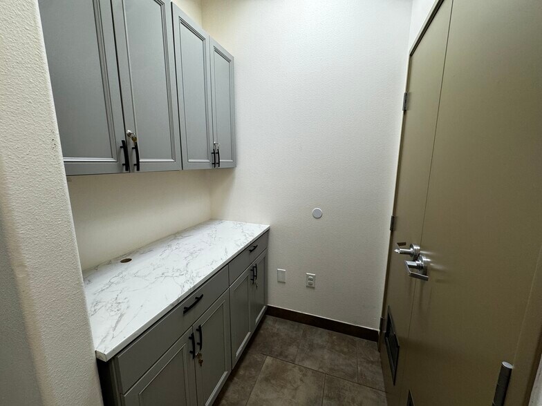 More Photos Of 44550 Village Ct, Palm Desert Office For Lease