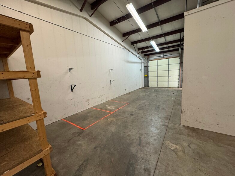 More Photos Of 3702 Neal Dr, Knoxville Light Manufacturing For Lease