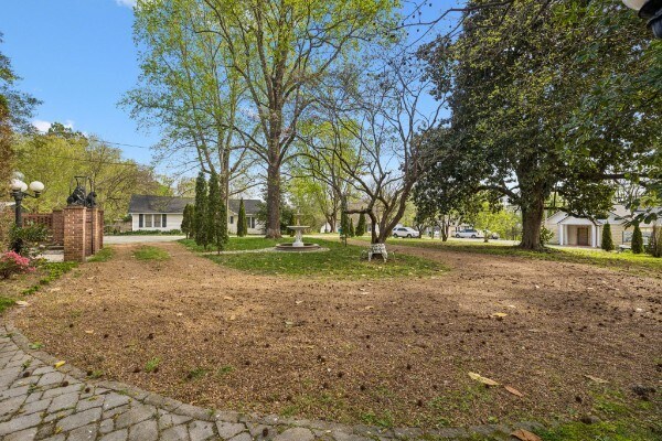 More Photos Of 728 S Spring St, Manchester Specialty For Sale