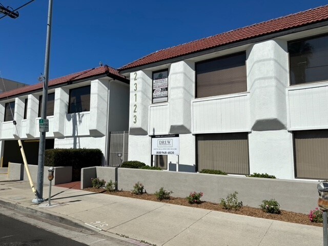 More Photos Of 23123-23129 Ventura Blvd, Woodland Hills Office For Lease