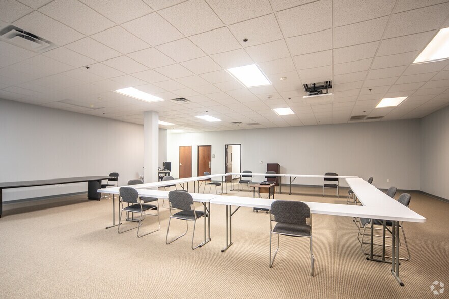 More Photos Of 2701 W Plano Pky, Plano Flex For Lease