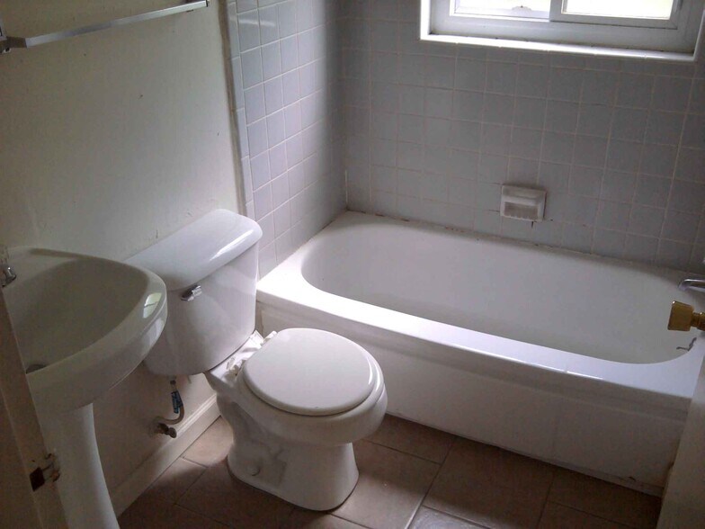 More Photos Of 8400-8414 Anthony Wayne Ave, Cincinnati Apartments For Sale