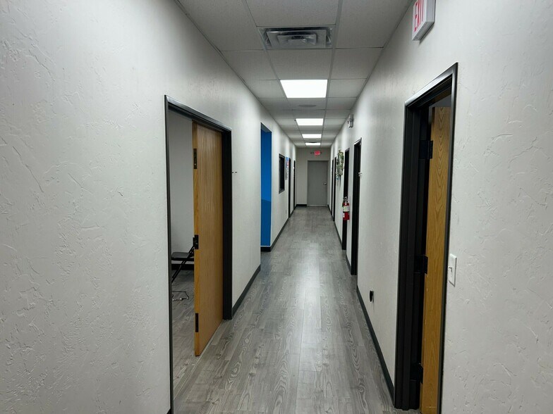 More Photos Of 905 Messenger Ln, Moore Light Manufacturing For Lease