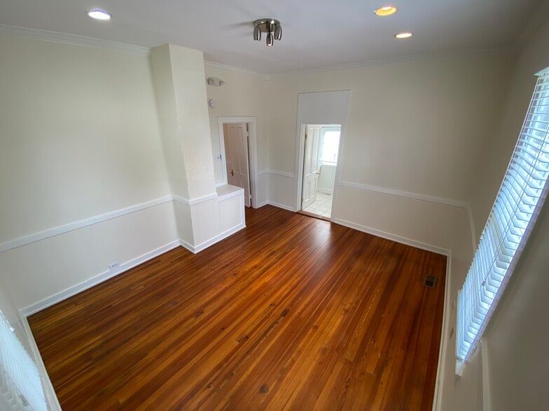 More Photos Of 702 McKinley Ave NE, Huntsville Office Residential For Sale