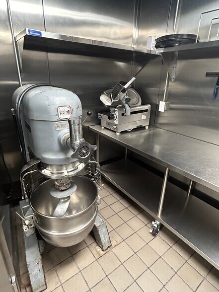 More Photos Of 3428 Meramec St, Saint Louis Restaurant For Lease