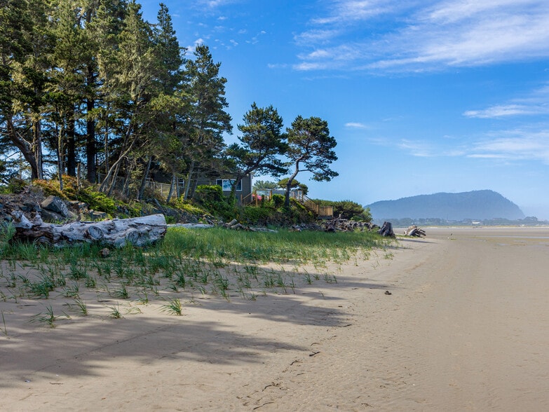 More Photos Of 2624 Neawanna St, Seaside Specialty For Sale