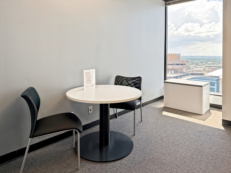 More Photos Of 1100 Poydras St, New Orleans Coworking Space