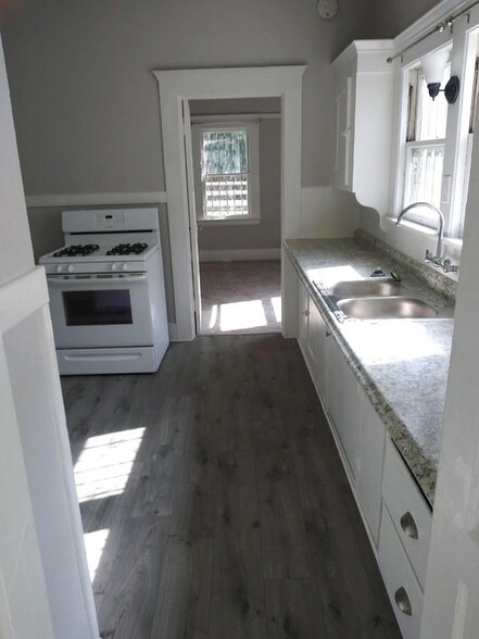 More Photos Of 1651 W 11th Pl, Los Angeles Apartments For Sale