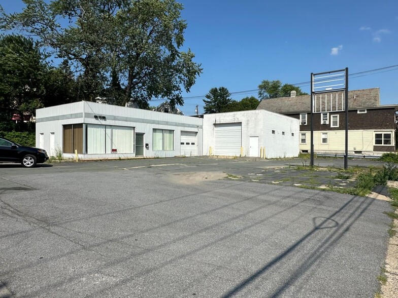 Primary Photo Of 240 Mohawk Ave, Schenectady Auto Repair For Lease