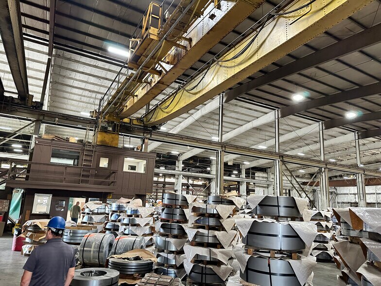 More Photos Of 5443 W 70th Pl, Bedford Park Manufacturing For Sale