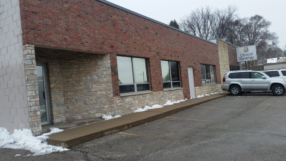 More Photos Of 1221-1225 S Saddle Creek Rd, Omaha Freestanding For Lease