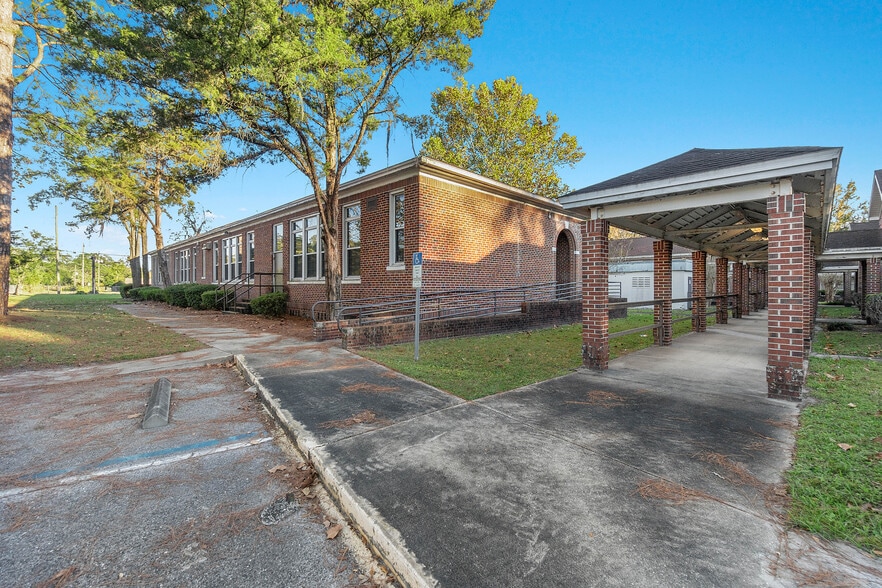 More Photos Of 5710 Wesconnett Blvd, Jacksonville Schools For Lease