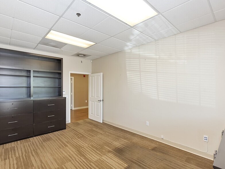 More Photos Of 35400 Bob Hope Dr, Rancho Mirage Medical For Sale