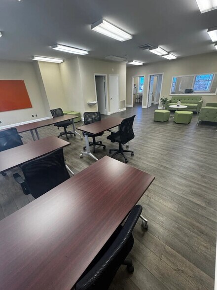 More Photos Of 7521-7533 Presidential Ln, Manassas Office For Sale