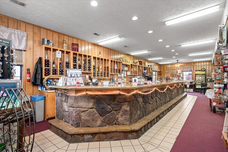 More Photos Of 78 Chestnut Hill Rd, Crossville Freestanding For Sale