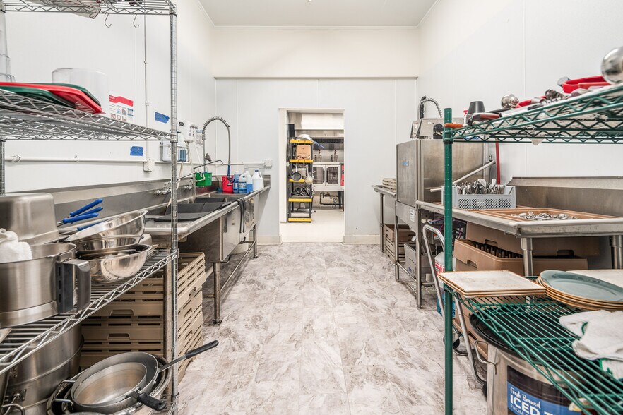More Photos Of 738 E Main St, Belhaven Hotel For Sale