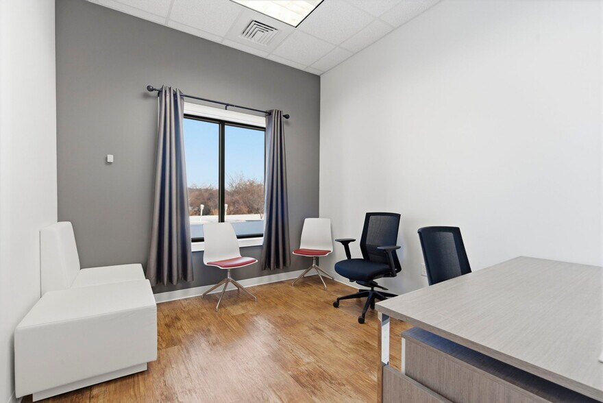 More Photos Of 5552 N Farmer Branch Rd, Ozark Office For Sale