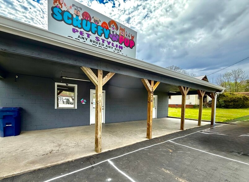More Photos Of 1074 S Main St, Crossville Office Residential For Sale