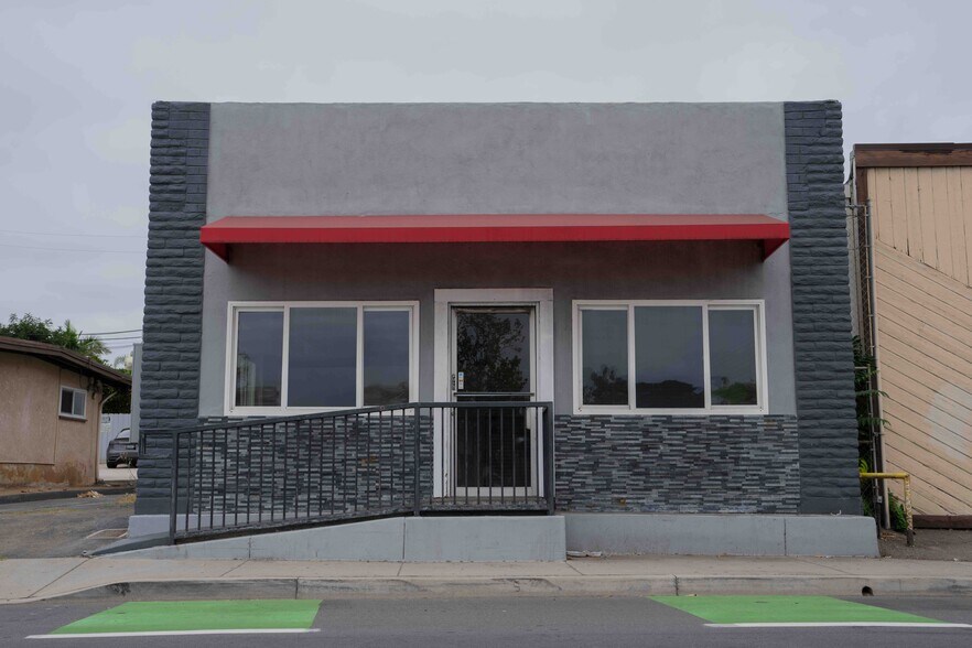 More Photos Of 410 Vista Village Dr, Vista Freestanding For Lease