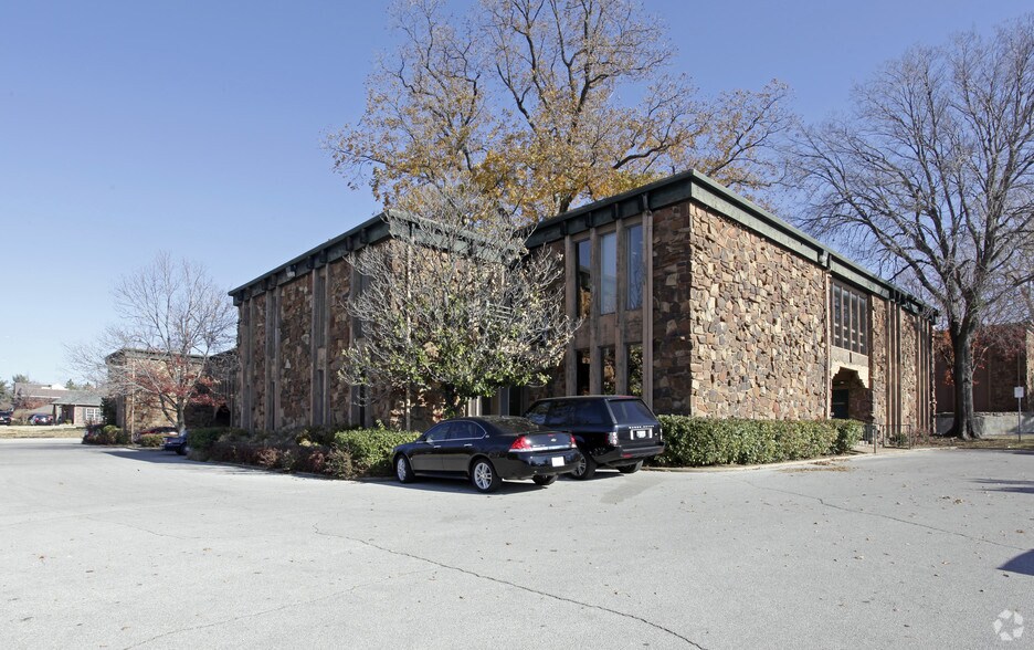 Primary Photo Of 5513-5539 S Lewis Ave, Tulsa Office For Lease