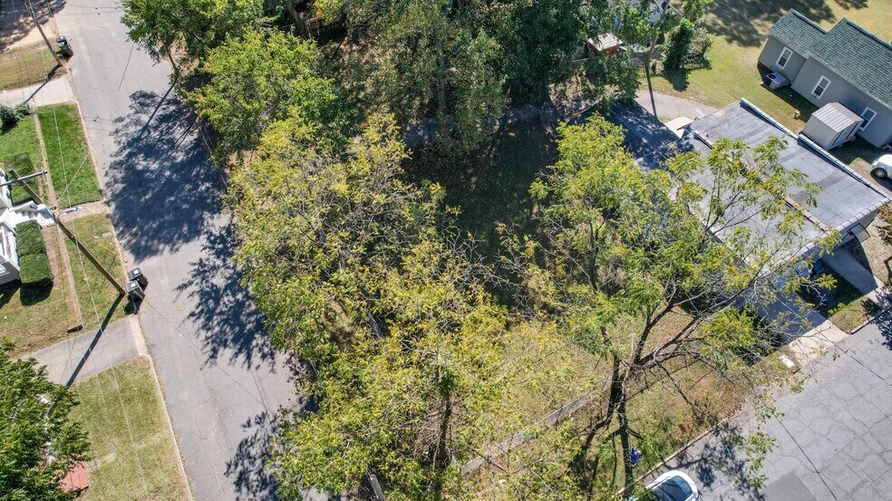More Photos Of 239 Brookwood Ave NW, Concord Flex For Sale