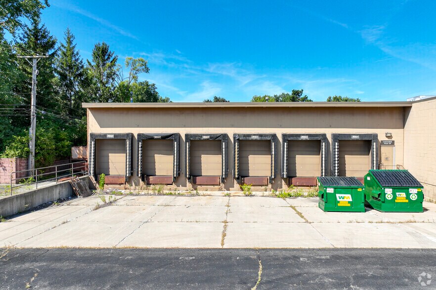 More Photos Of 29905 7 Mile Rd, Livonia Freestanding For Sale