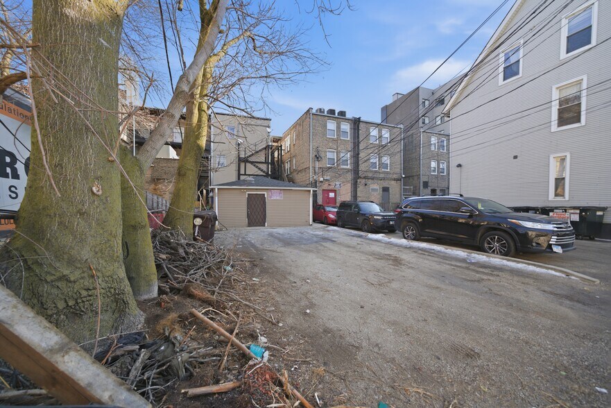 More Photos Of 3240 N Clark St, Chicago Apartments For Sale