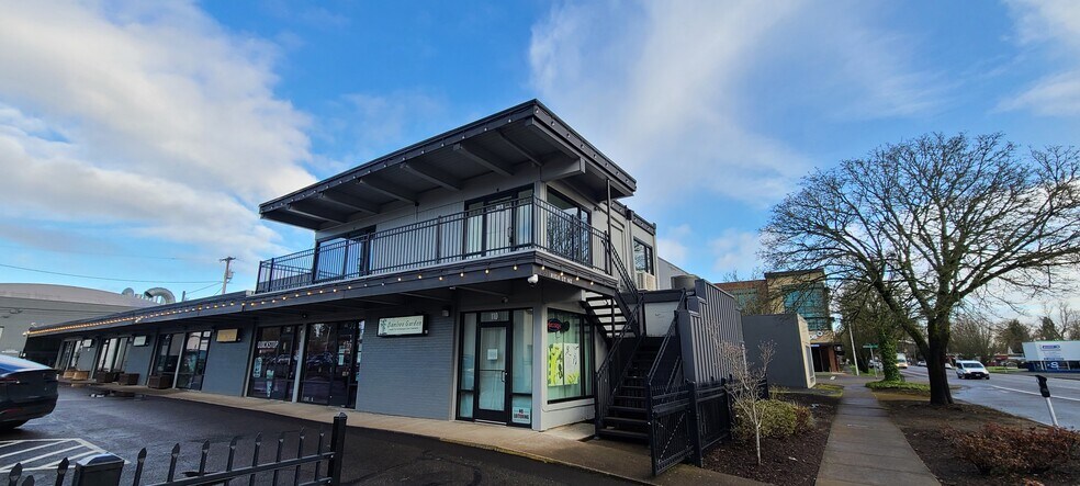 More Photos Of 651 High St, Salem Office For Lease