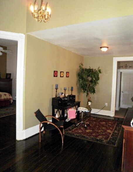 More Photos Of 132 E Broadway Ave, Richmond Specialty For Sale