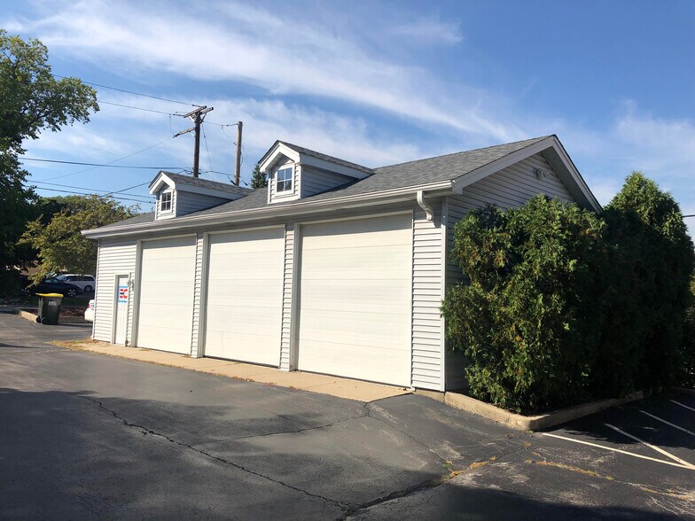 More Photos Of 40 S Prospect St, Roselle Office For Lease