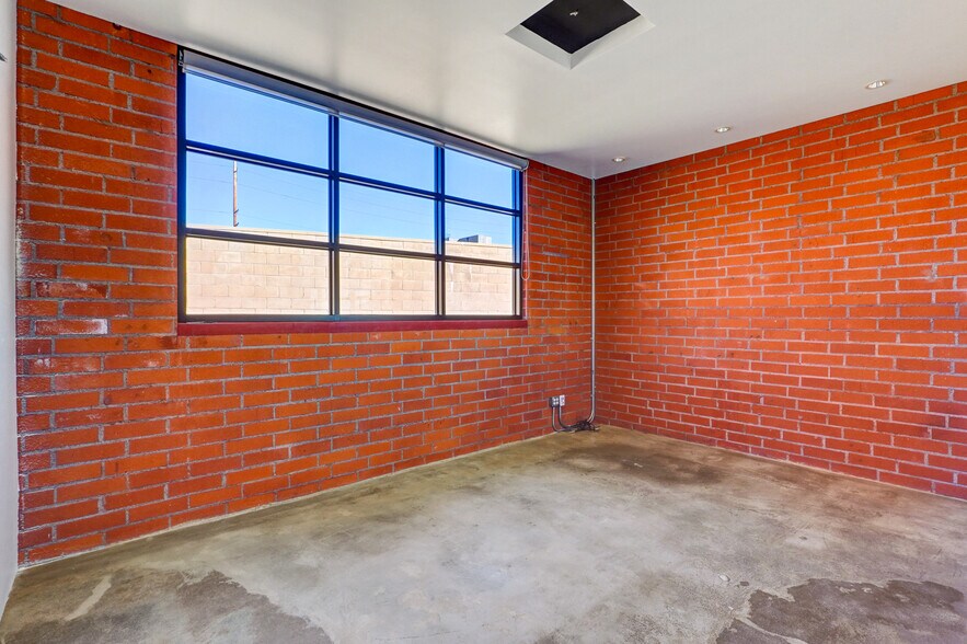 More Photos Of 2330 Pontius Ave, Los Angeles Loft Creative Space For Lease