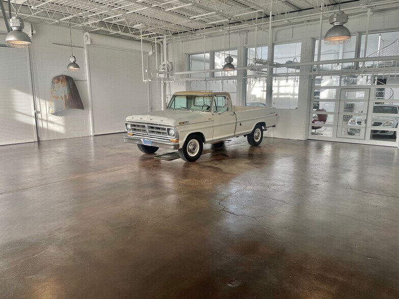 More Photos Of 1411 6th Ave, Grafton Showroom For Sale