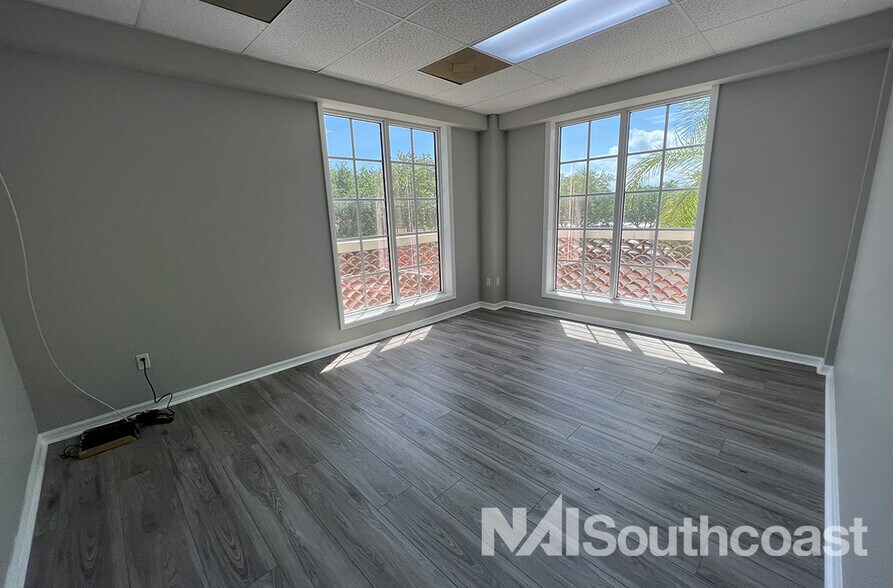 More Photos Of 7000 SE Federal Hwy, Stuart Office For Lease