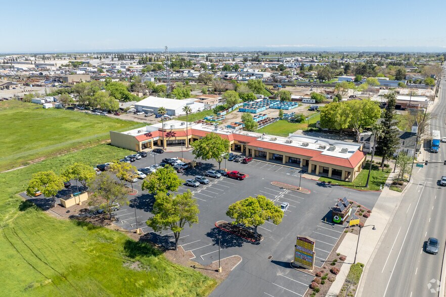 More Photos Of 8275-8299 Florin Rd, Sacramento Storefront For Lease