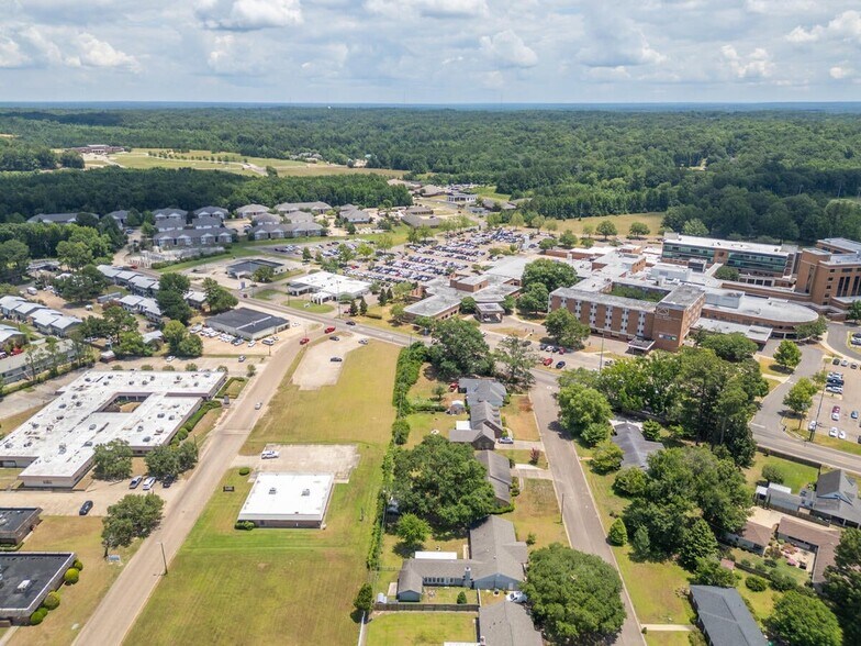 More Photos Of 428 Hospital Drive, Columbus Medical For Sale