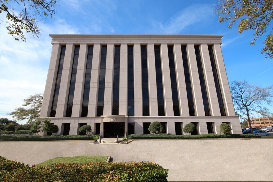 More Photos Of 505 N Sam Houston Pky E, Houston Unknown For Lease