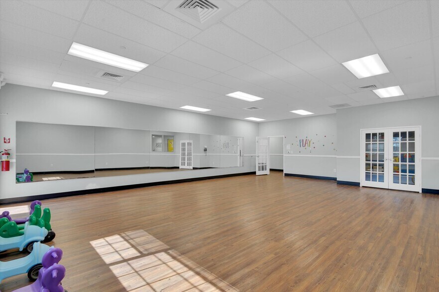 More Photos Of 20417 S University Blvd, Missouri City Schools For Lease