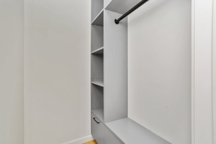 More Photos Of 63 Church St, Greenwich Apartments For Sale