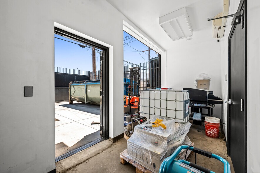 More Photos Of 1440 Cota Ave, Long Beach Distribution For Lease